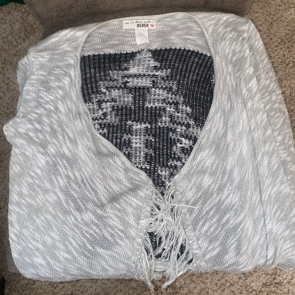 Tribal Grey Knit Sweater With Fringe - Picture 6 of 6